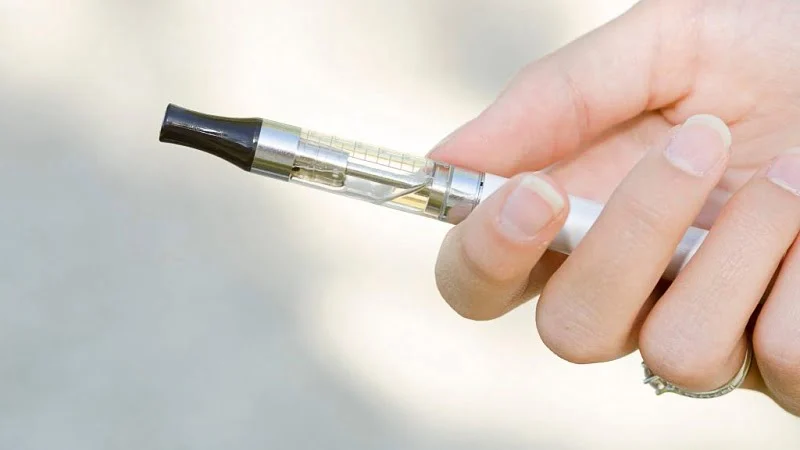 What is the environmental impact of producing live resin carts?