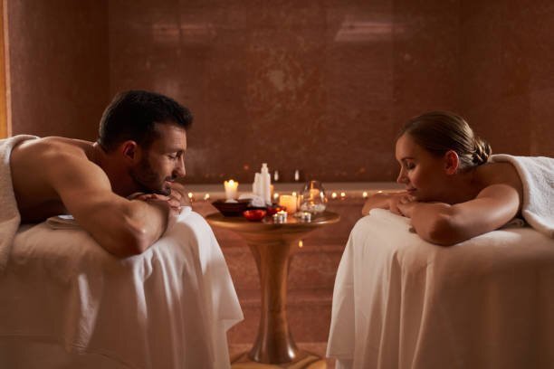 7 Essential Oils for a Blissful Couples Massage